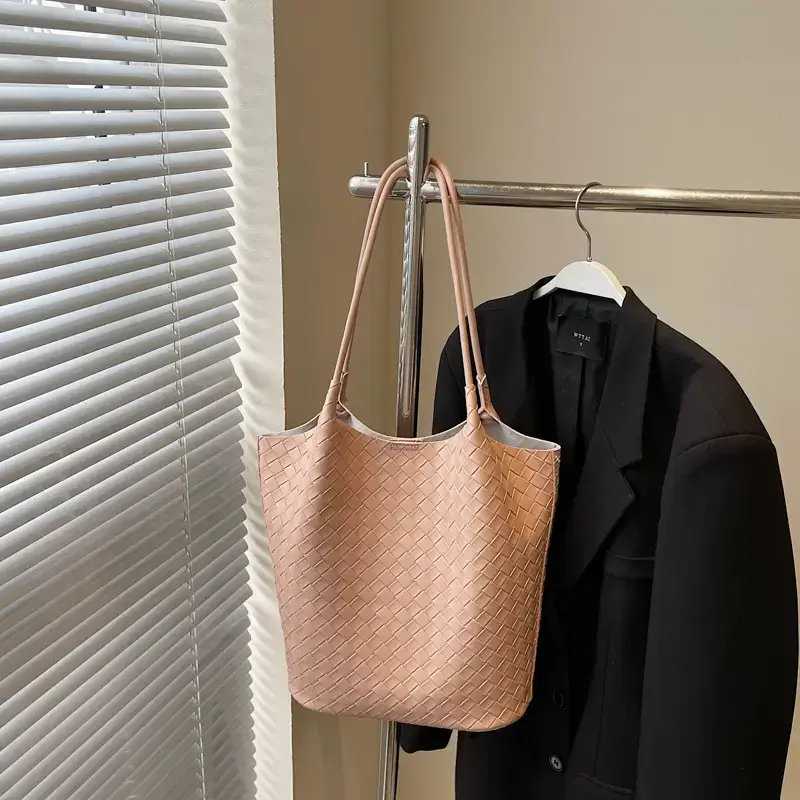 Women's Woven Shoulder Bag with Zip Pocket 2025 Summer - Image 10