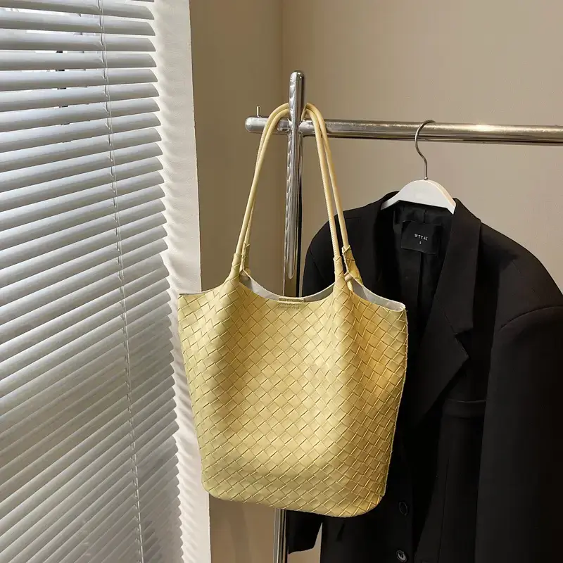 Women's Woven Shoulder Bag with Zip Pocket 2025 Summer - Image 12
