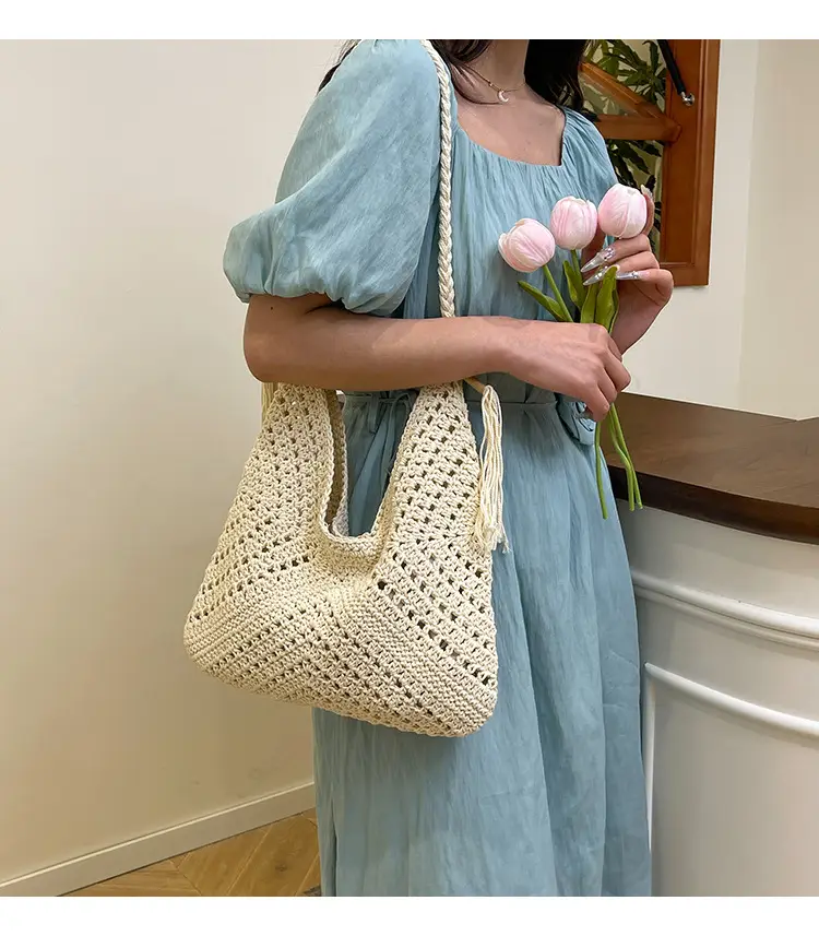 New Woven Beat Shoulder Bag Large Capacity Hollow — feature 2