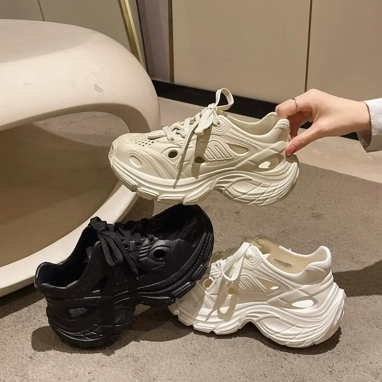 Women's White Thick Sole Casual Shoes 2025 — feature 1