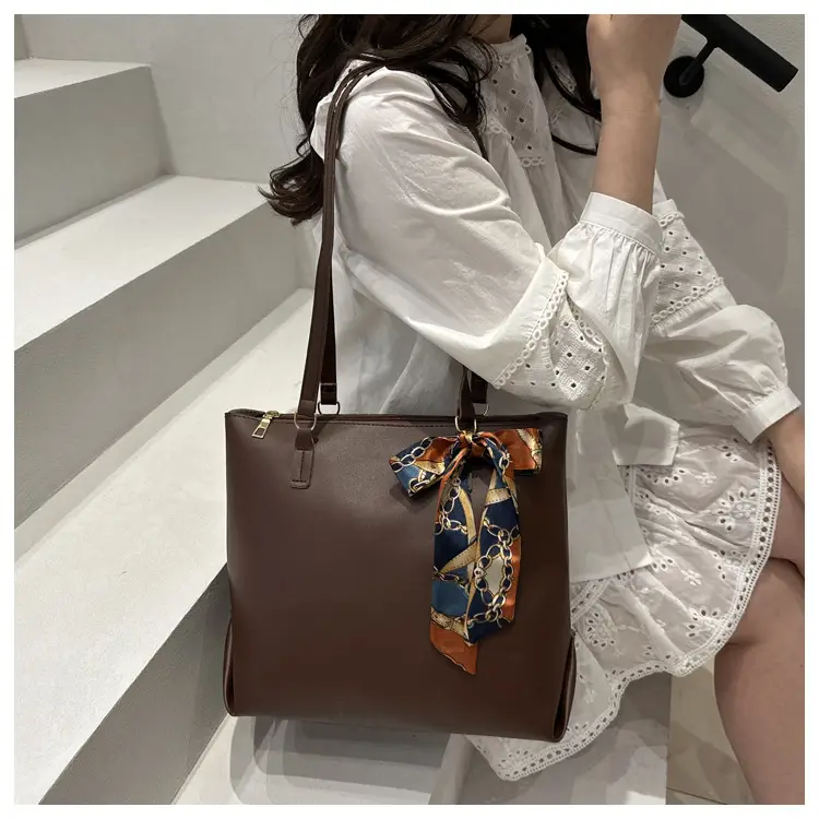Black Retro Shoulder Bag for Women 2025 — feature 13