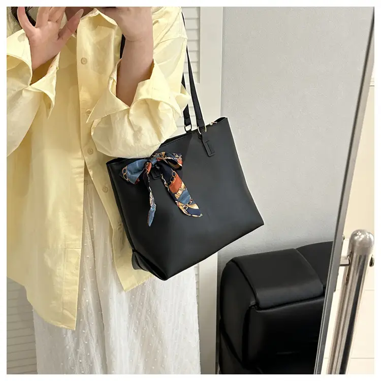 Black Retro Shoulder Bag for Women 2025 — feature 14