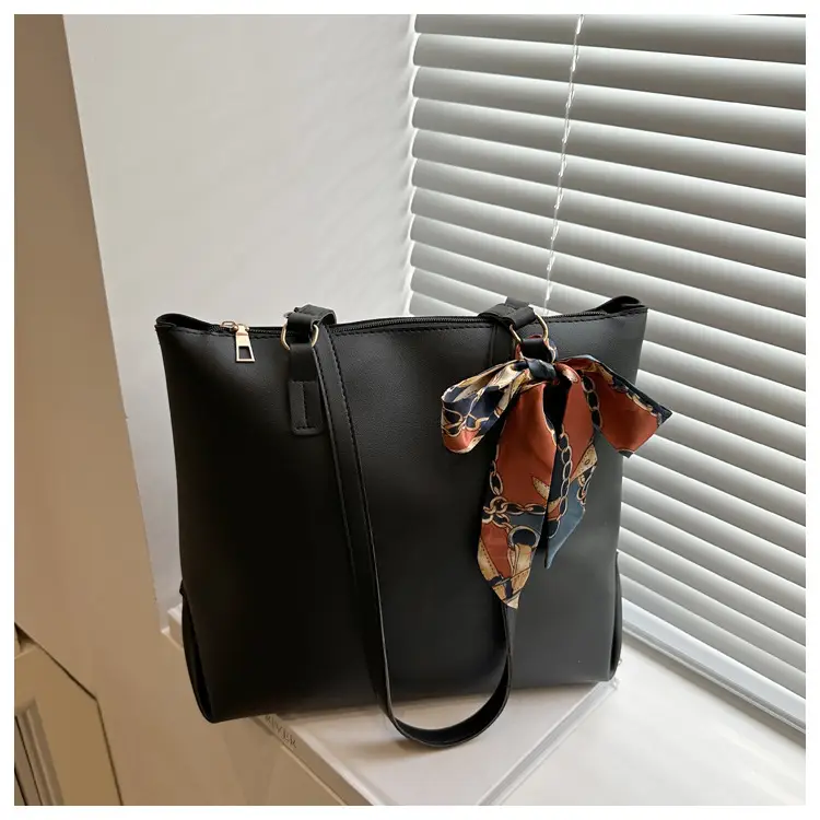 Black Retro Shoulder Bag for Women 2025 — feature 16
