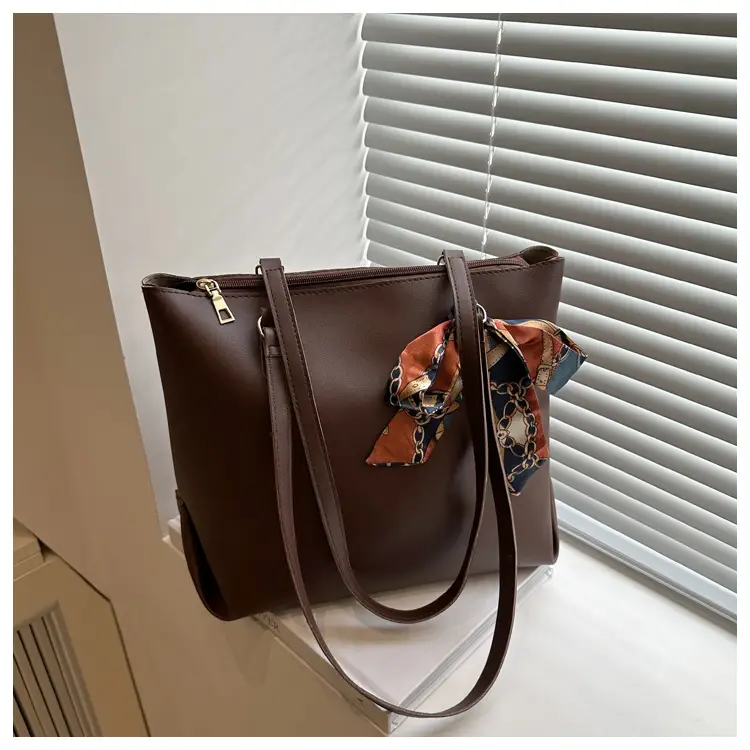 Black Retro Shoulder Bag for Women 2025 — feature 17