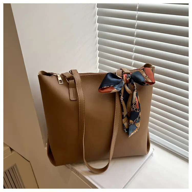 Black Retro Shoulder Bag for Women 2025 — feature 18