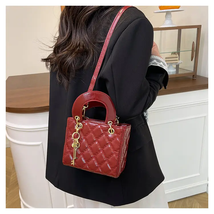 White Rhombus Embroidery Shoulder Bag for Women 2025 — feature 13