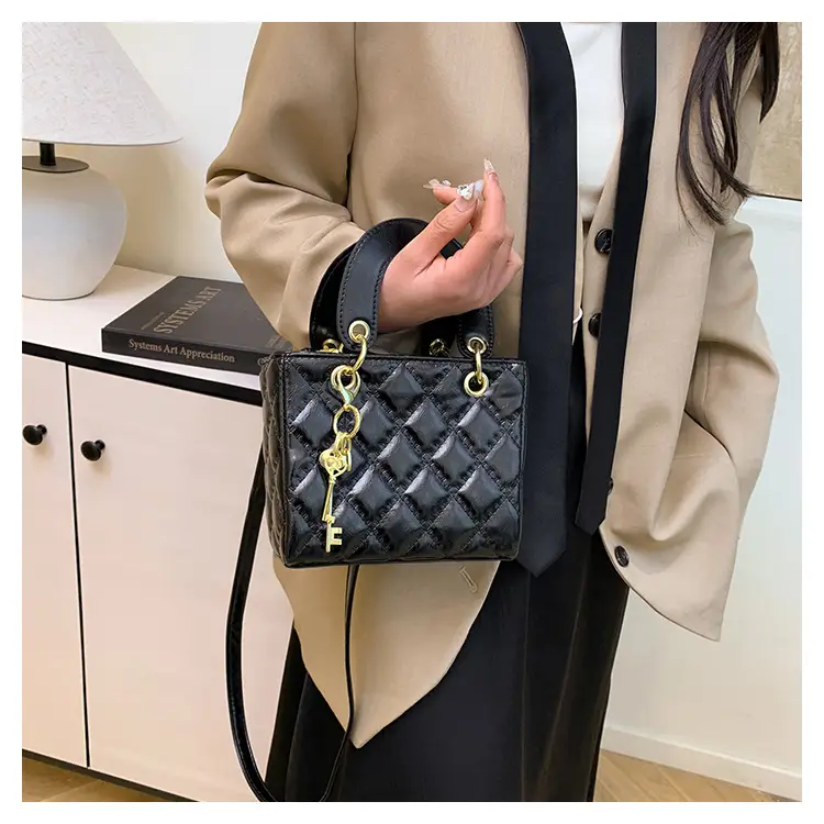 White Rhombus Embroidery Shoulder Bag for Women 2025 — feature 17