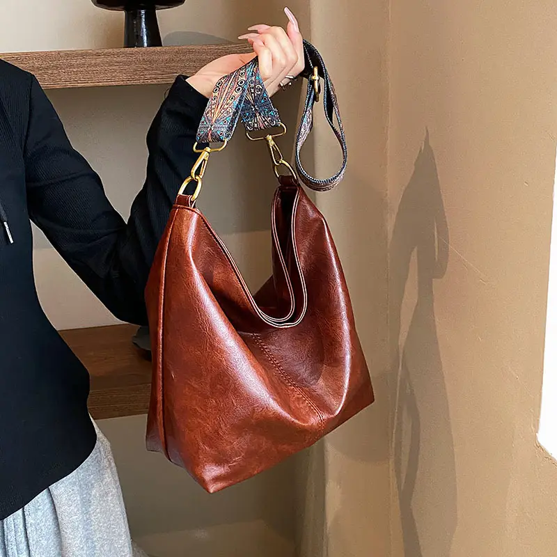 2025 New Summer Large Capacity Tote Bag Brown Leather with Patterned Strap - Image 9