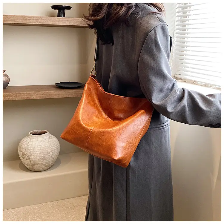 2025 New Summer Large Capacity Tote Bag Brown Leather with Patterned Strap — feature 11