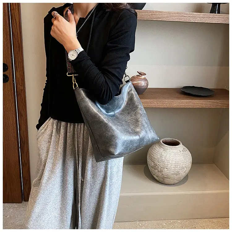 2025 New Summer Large Capacity Tote Bag Brown Leather with Patterned Strap — feature 27