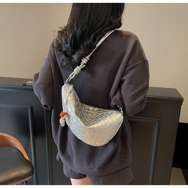Women's Black Woven Crossbody Bag Large Capacity 2026 — feature 22