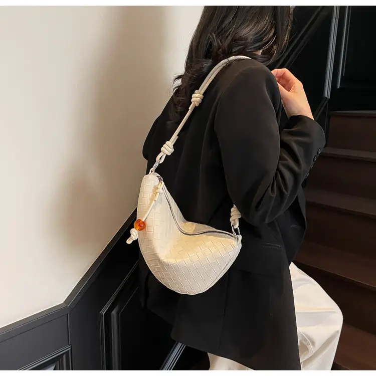Women's Black Woven Crossbody Bag Large Capacity 2026 — feature 31