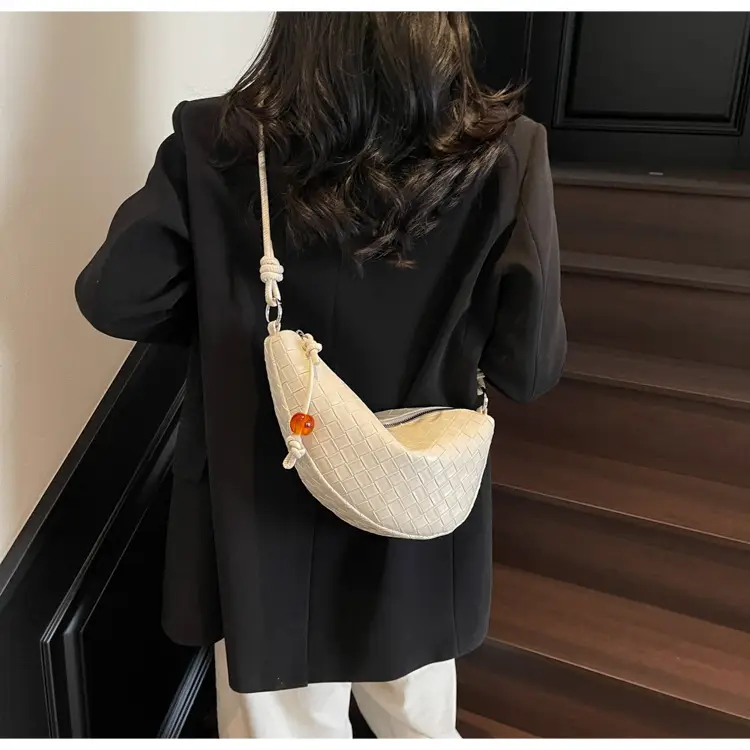 Women's Black Woven Crossbody Bag Large Capacity 2026 — feature 32