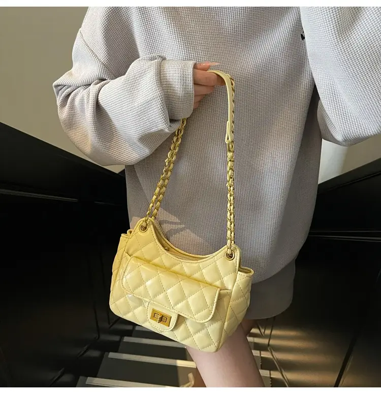Women Quilted Chain Bag Cream 2026 — feature 14