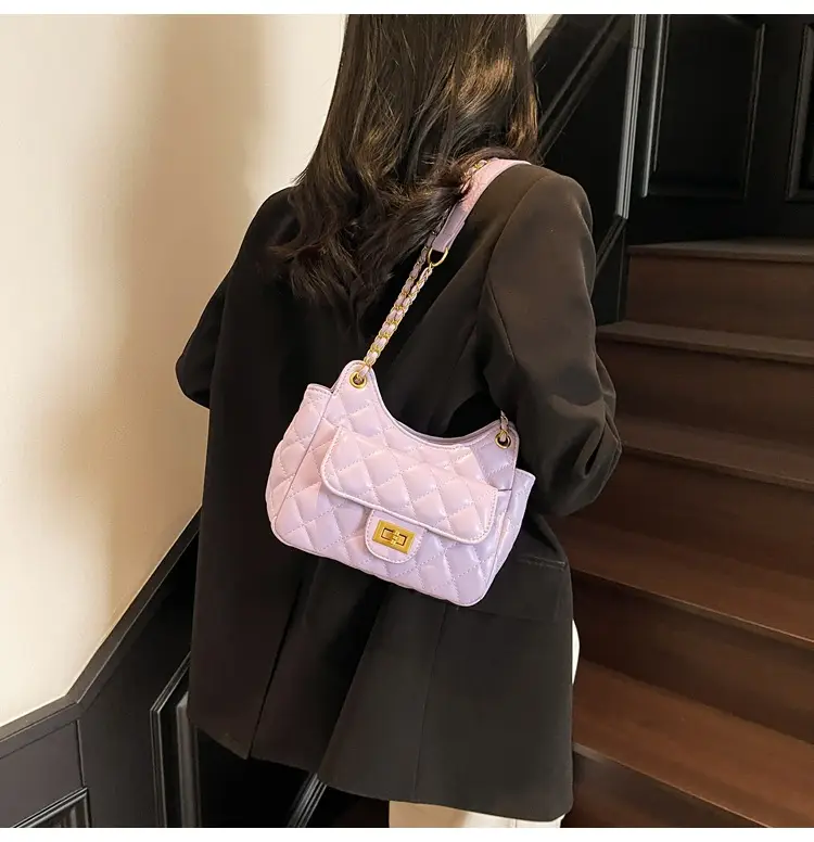 Women Quilted Chain Bag Cream 2026 — feature 18