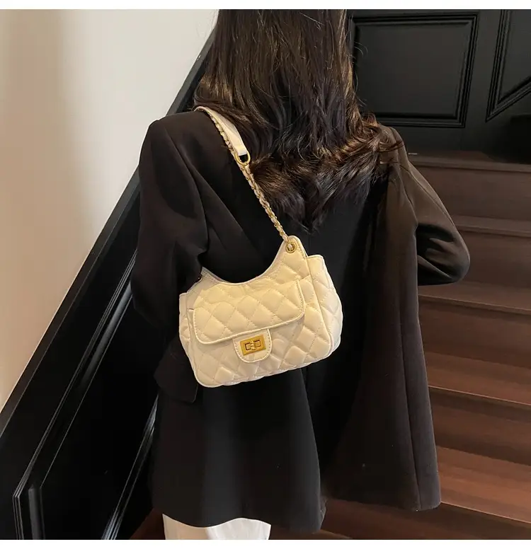 Women Quilted Chain Bag Cream 2026 — feature 19