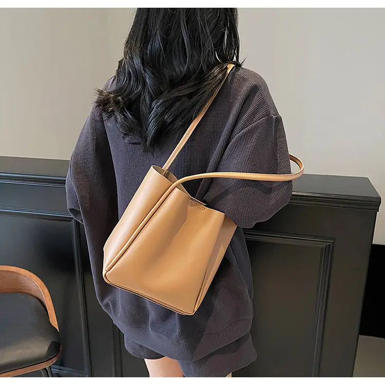Large Capacity Vintage Brown Leather Tote Bag for Women — feature 17