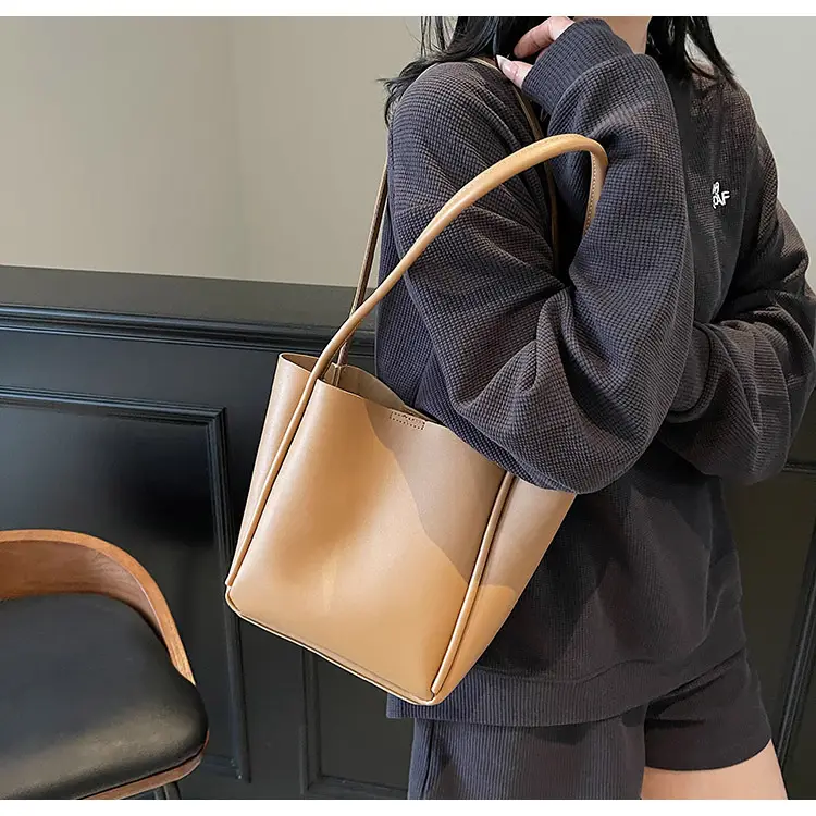 Large Capacity Vintage Brown Leather Tote Bag for Women — feature 18