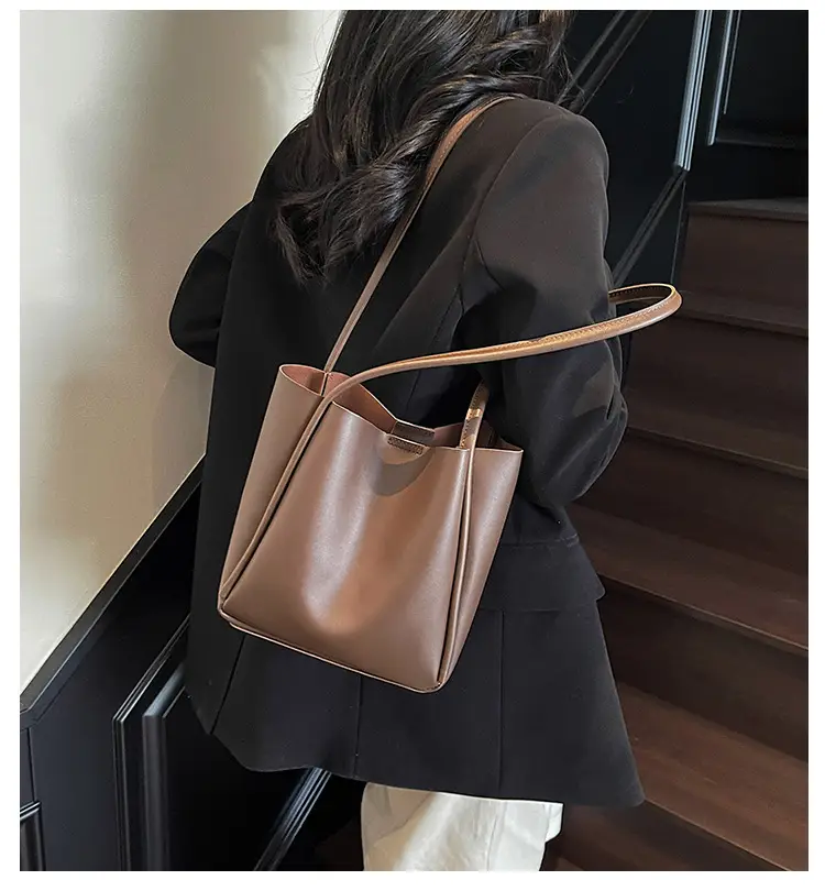 Large Capacity Vintage Brown Leather Tote Bag for Women — feature 3