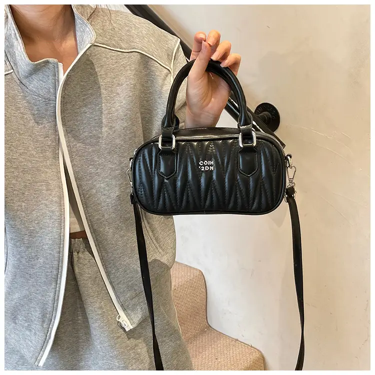 Black Quilted Crossbody Bag for Women 2026 — feature 8