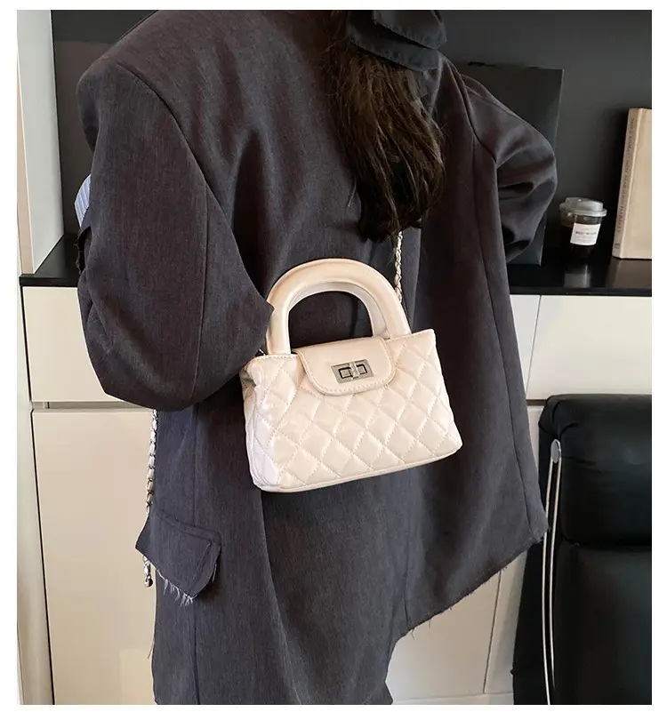 White Quilted Shoulder Bag for Women 2025 — feature 1