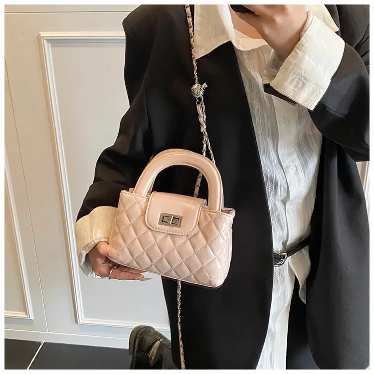 White Quilted Shoulder Bag for Women 2025 — feature 10
