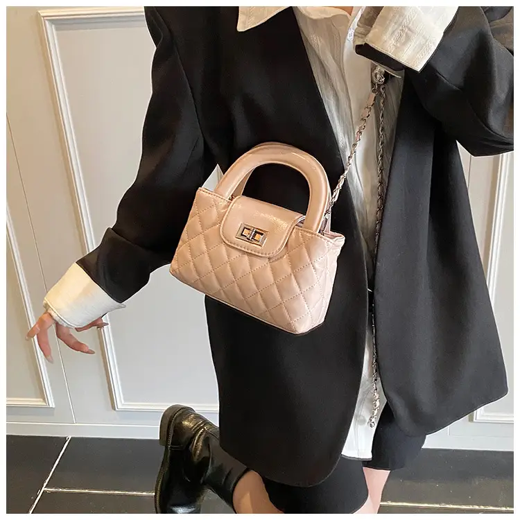 White Quilted Shoulder Bag for Women 2025 — feature 11