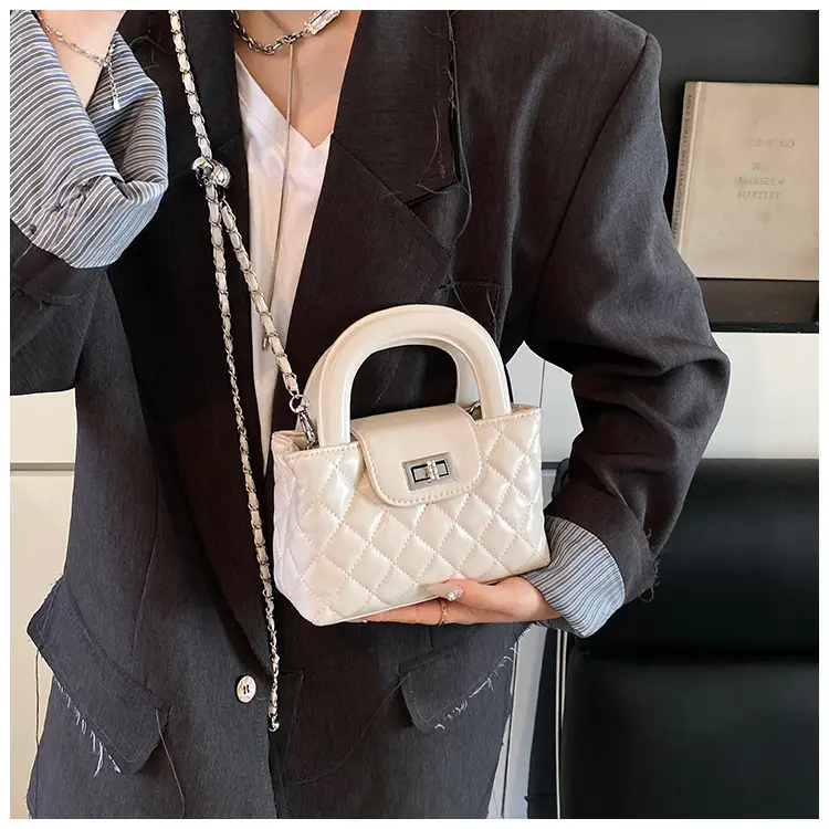 White Quilted Shoulder Bag for Women 2025 — feature 19