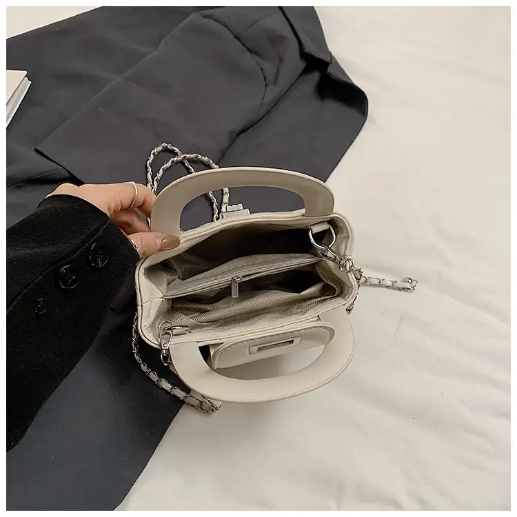 White Quilted Shoulder Bag for Women 2025 — feature 9