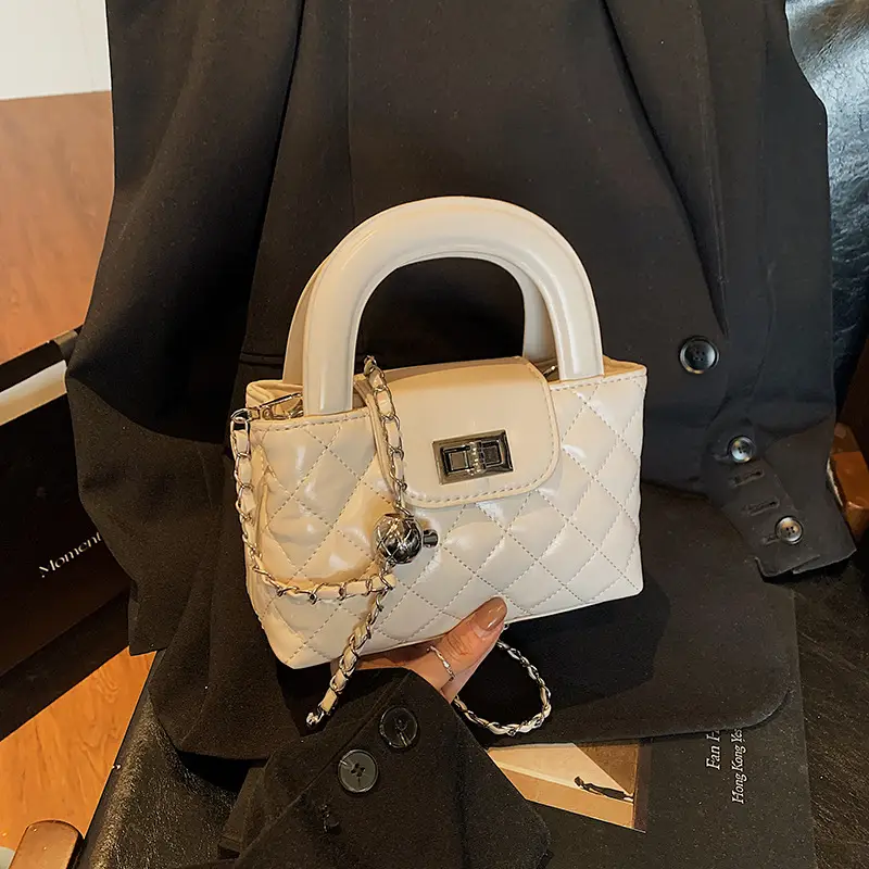 White Quilted Shoulder Bag for Women 2025 - Image 4
