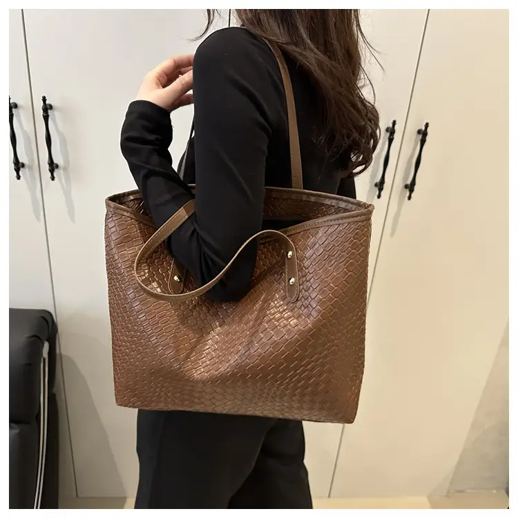Women's Large Capacity Beige Leather Tote Bag — feature 13