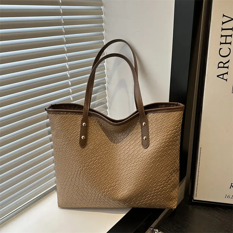 Women's Large Capacity Beige Leather Tote Bag - Image 5
