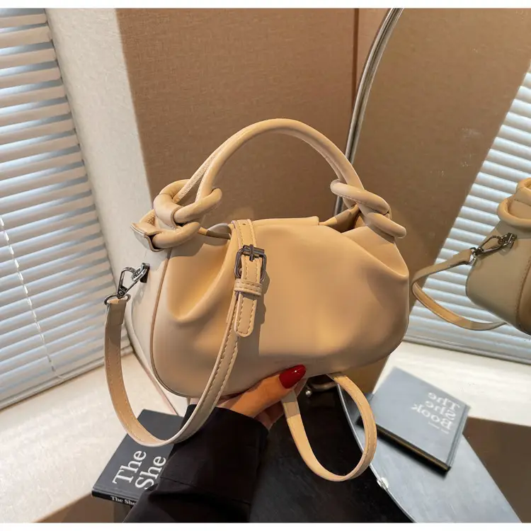 Stylish Silver Pleated Shoulder Bag for Women 2025 — feature 32