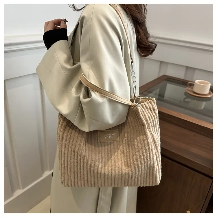 Women's Fleece Chain Shoulder Bag 2024 Brown Beige — feature 31