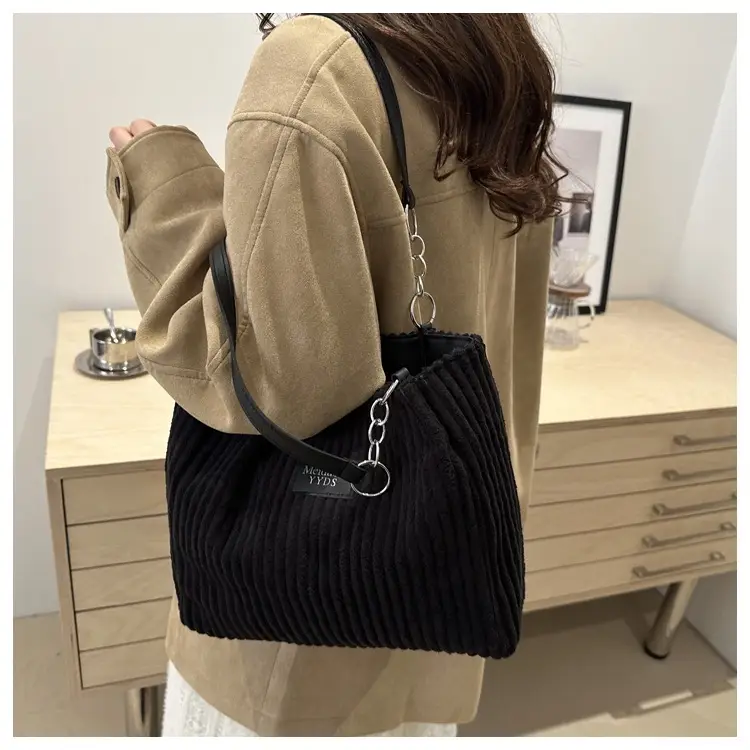 Women's Fleece Chain Shoulder Bag 2024 Brown Beige — feature 34