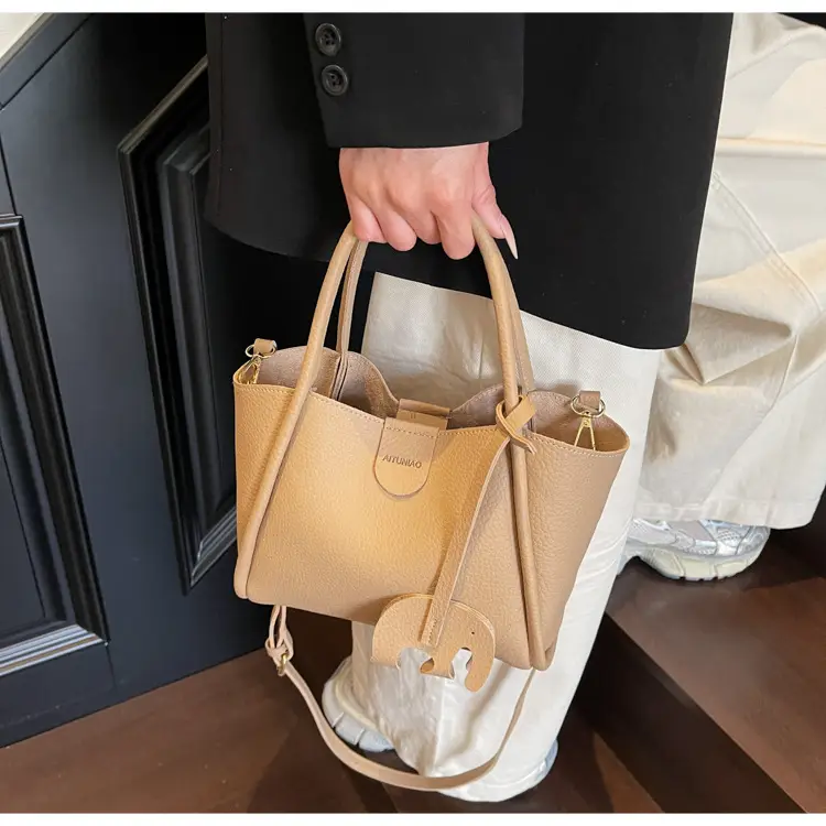 Women Crossbody Bag Tan Leather 2025 New Fashion — feature 7