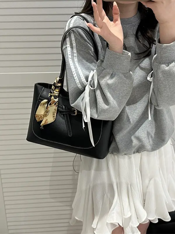 Black One-shoulder Handbag for Women Large Capacity Commuter Tote - Image 8