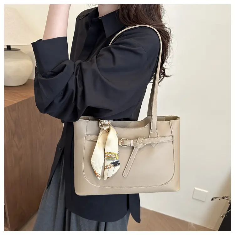 Black One-shoulder Handbag for Women Large Capacity Commuter Tote — feature 13