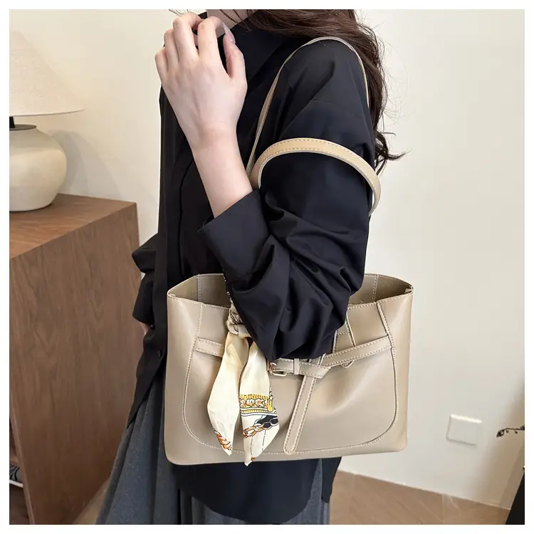 Black One-shoulder Handbag for Women Large Capacity Commuter Tote — feature 14