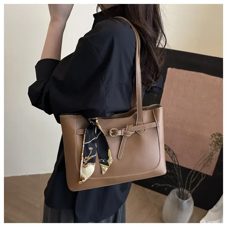 Black One-shoulder Handbag for Women Large Capacity Commuter Tote — feature 16