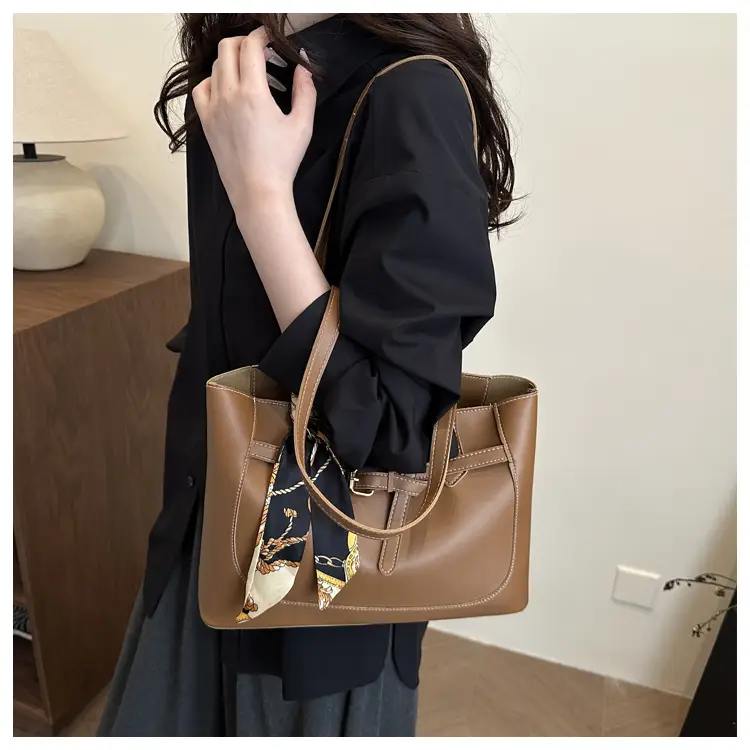 Black One-shoulder Handbag for Women Large Capacity Commuter Tote — feature 18
