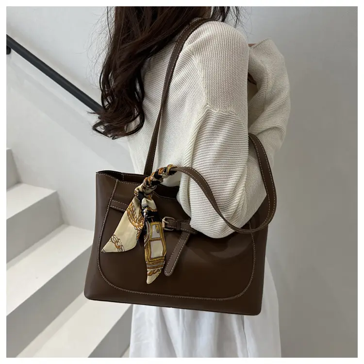 Black One-shoulder Handbag for Women Large Capacity Commuter Tote — feature 7
