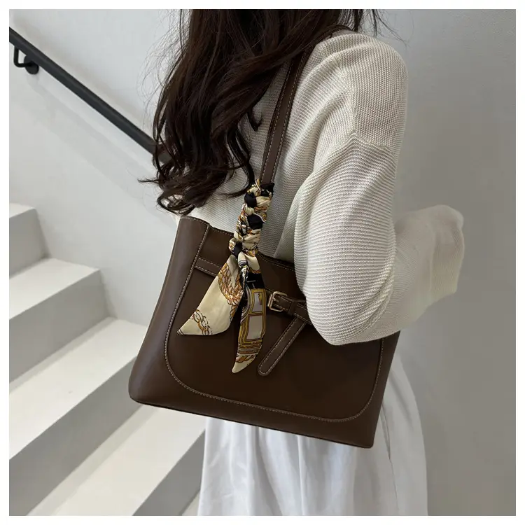 Black One-shoulder Handbag for Women Large Capacity Commuter Tote — feature 9
