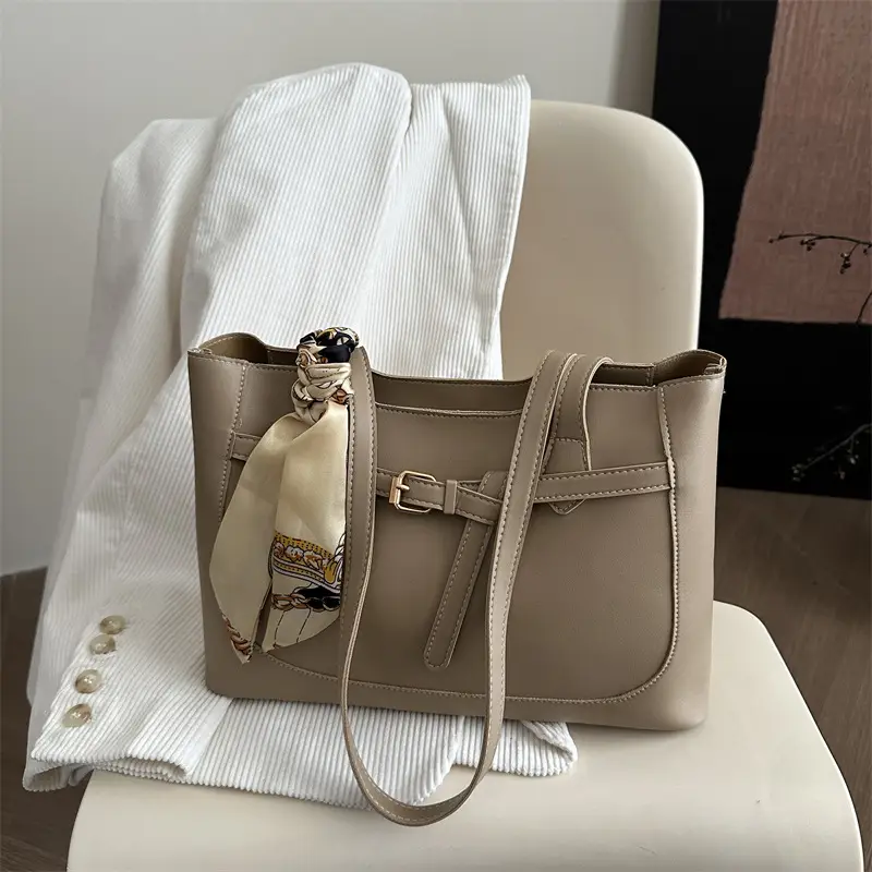 Black One-shoulder Handbag for Women Large Capacity Commuter Tote - Image 4