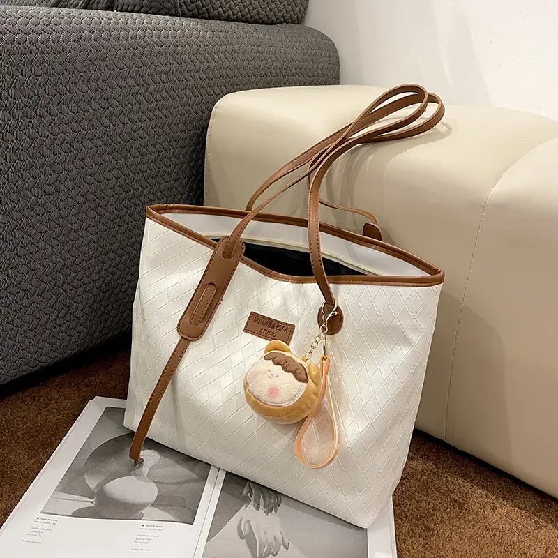 Women's White Canvas Shoulder Bag with Leather Strap - Image 10