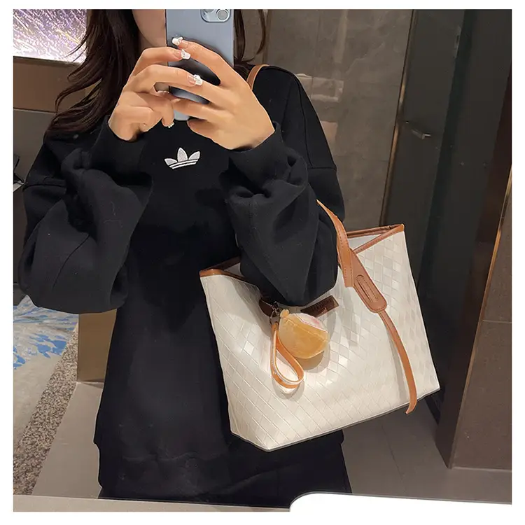 Women's White Canvas Shoulder Bag with Leather Strap — feature 18