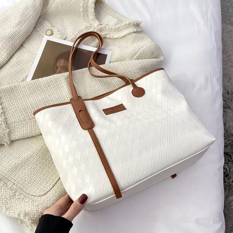Women's White Canvas Shoulder Bag with Leather Strap - Image 3