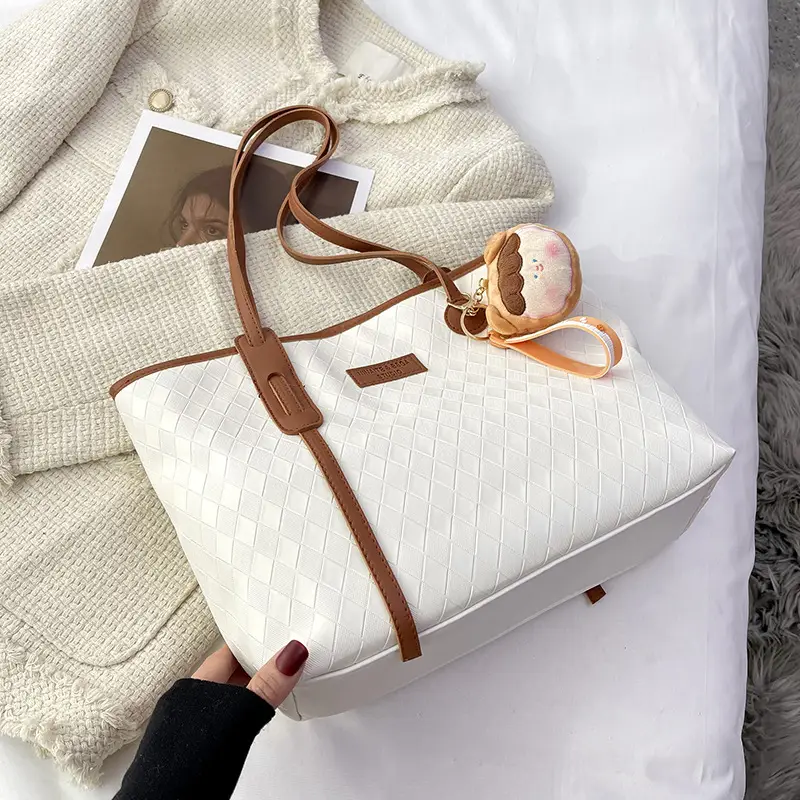 Women's White Canvas Shoulder Bag with Leather Strap - Image 5