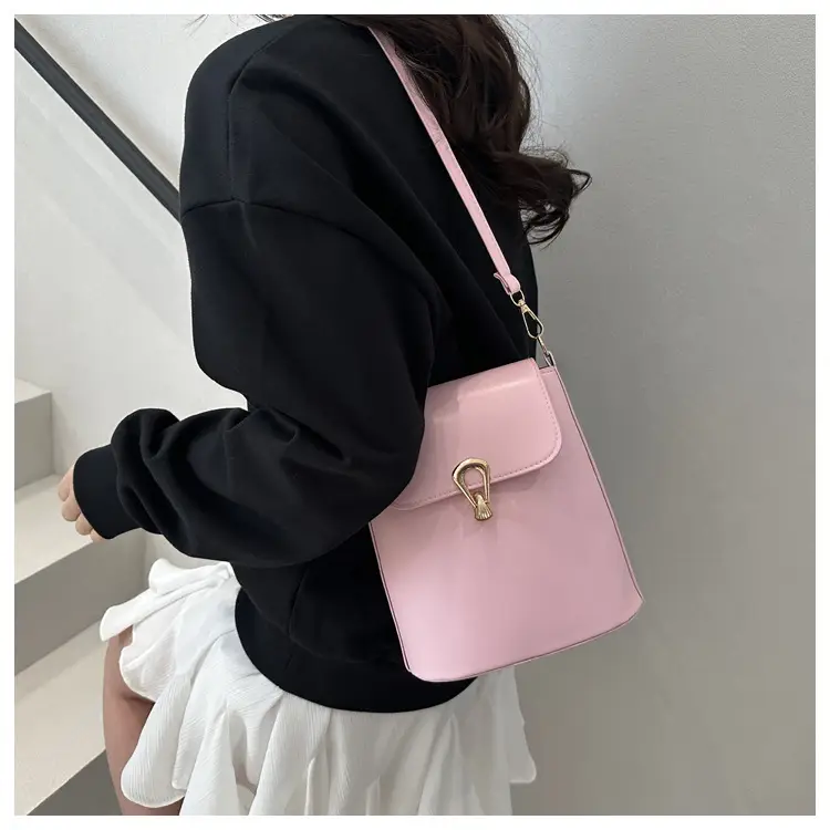 Black Leather Shoulder Bag for Women 2025 Spring New — feature 9
