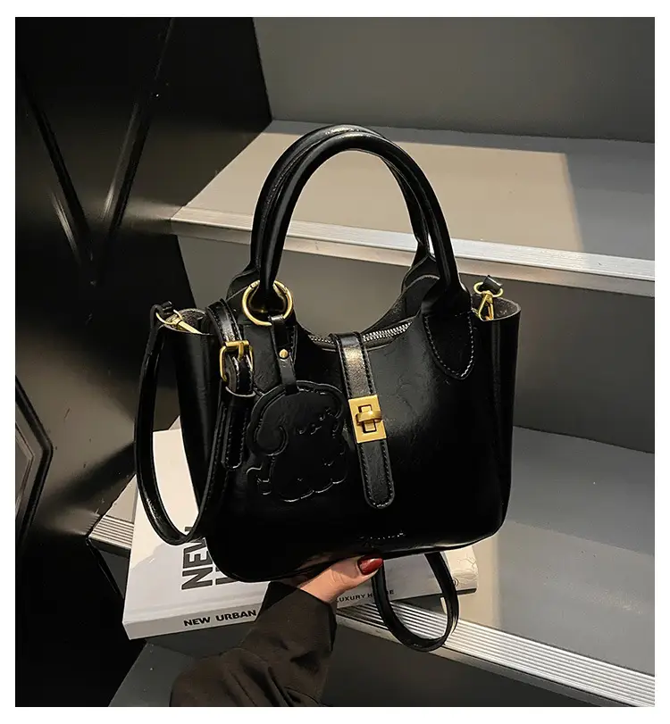 Red Leather Shoulder Bag for Women 2025 — feature 1